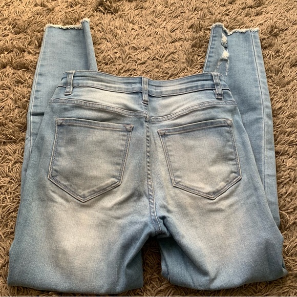 FashionNova | distressed skinny jeans size 5 - Picture 5 of 8